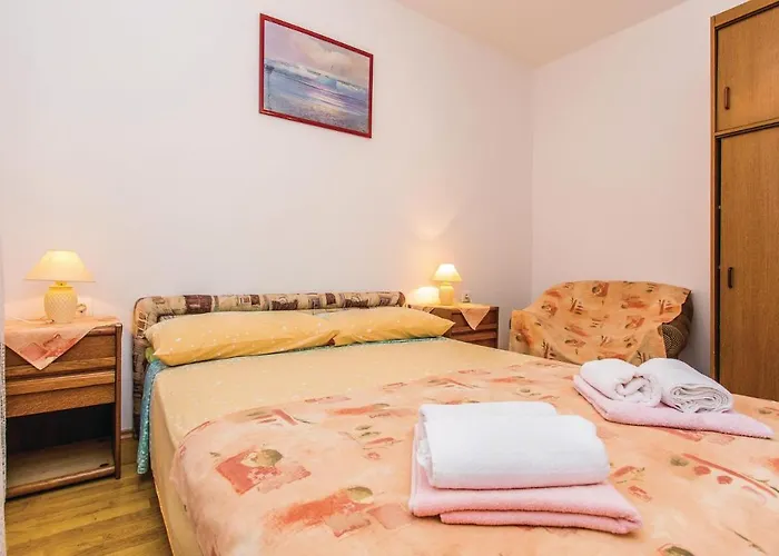 Appartement Beautiful In Malinska