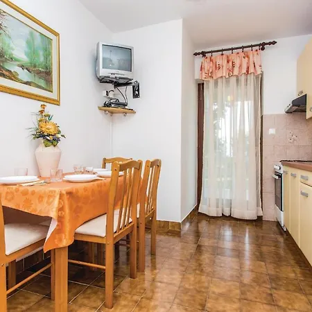 Apartament 2 Bedroom Awesome In