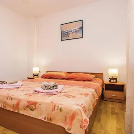 Apartament 2 Bedroom Awesome In Malinska